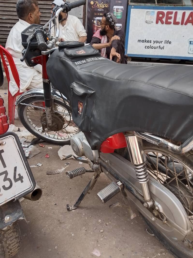125. . . model 2021 bilkul VIP bike hai sab kuchh genuine hai 2