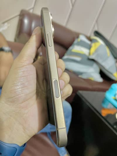 Iphone 16 pro max jv canadian