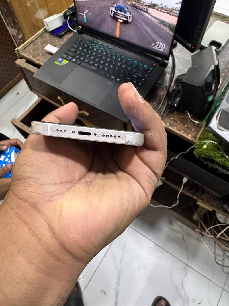 Apple iPhone 14 3