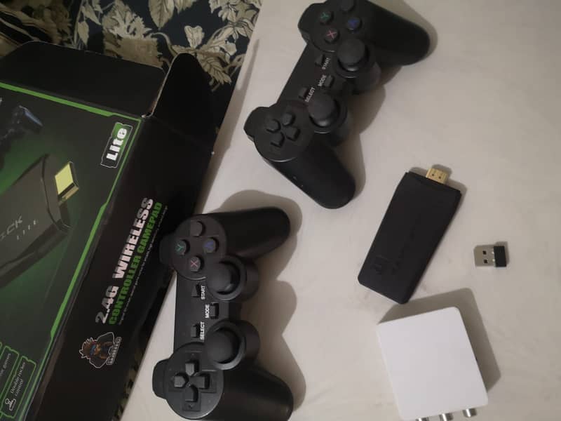 2.4G wireless game controller 1