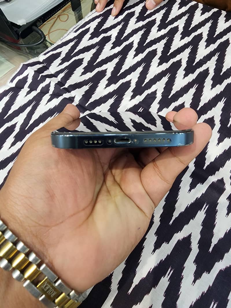 iphone 12 pro max 1