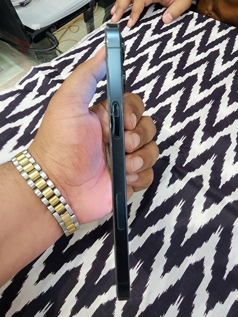 iphone 12 pro max 2