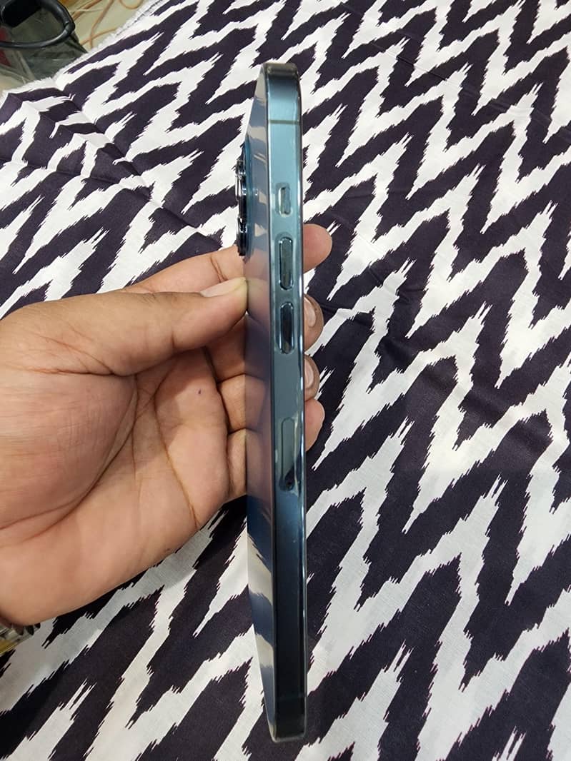 iphone 12 pro max 3