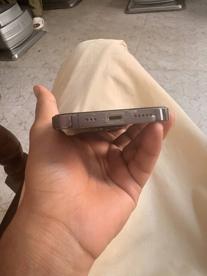iPhone 14 pro 3
