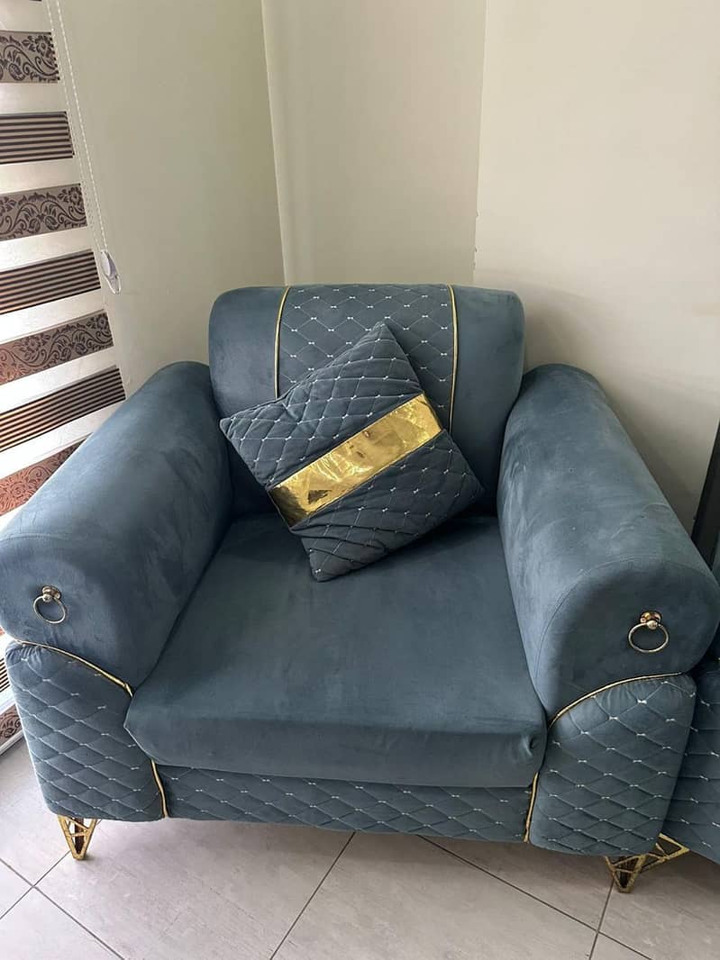 4 seatee sofa 4