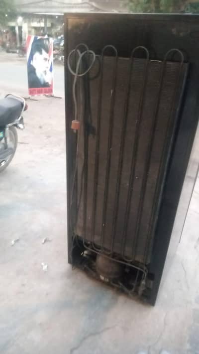 Dawlance medium size ki hy all ok hy gas recently Dali gai hy