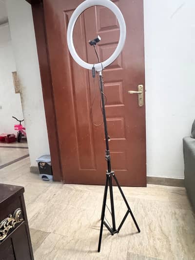 trypod stand with ring light