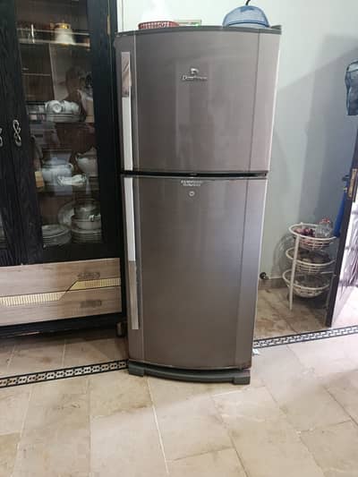 Urgent Sell Dawlance Refrigerator. . !!!