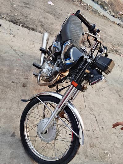 CD 125 bike