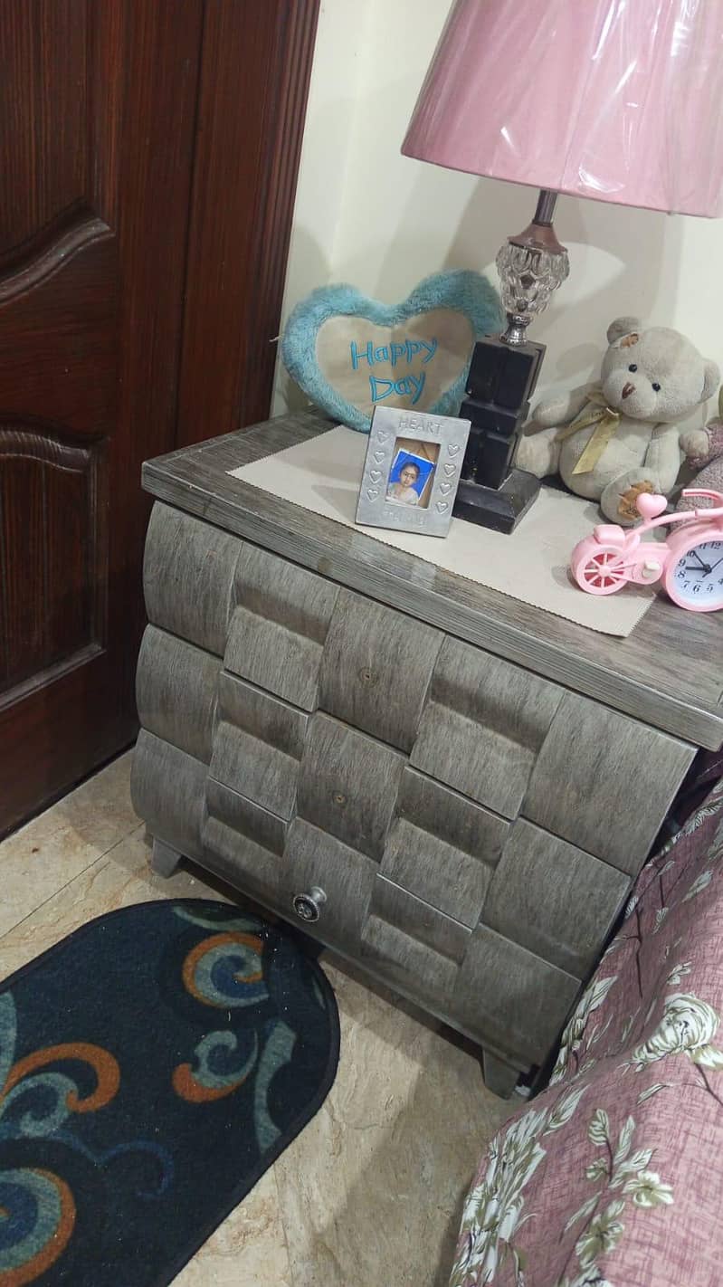 Bed With side tables 1
