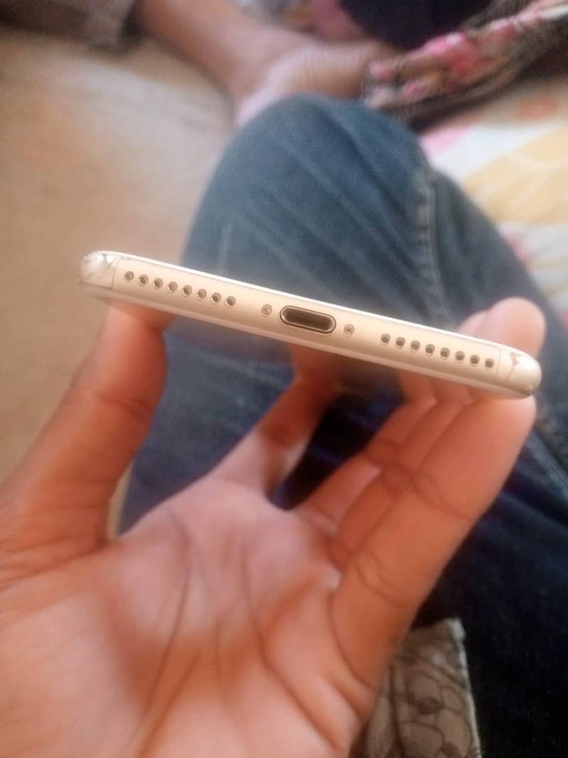 iPhone7+128gb 3