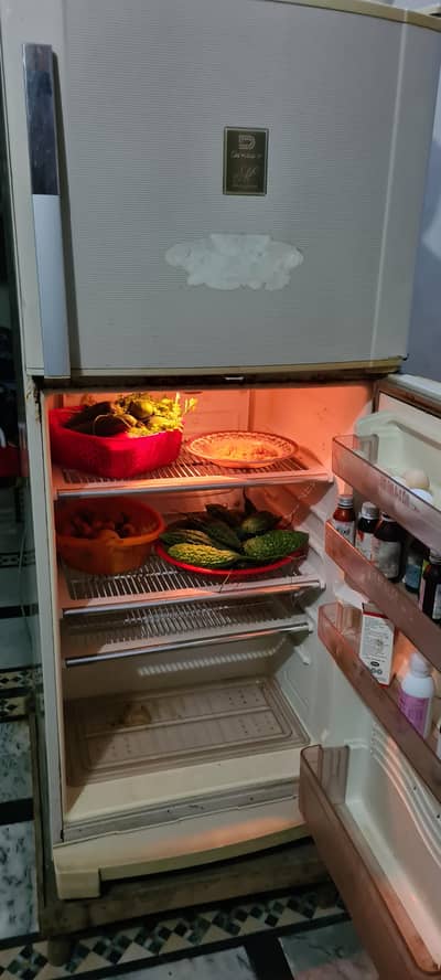 dawlance fridge medium size original compressor perfect working