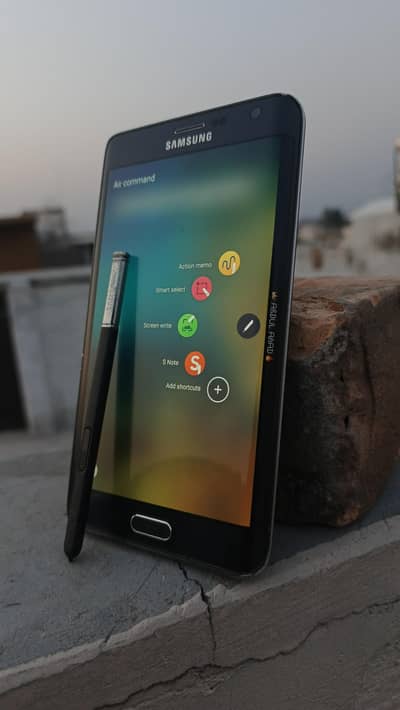 Samsung Galaxy Note Edge 32GB | S Pen Included | Neat Condition
