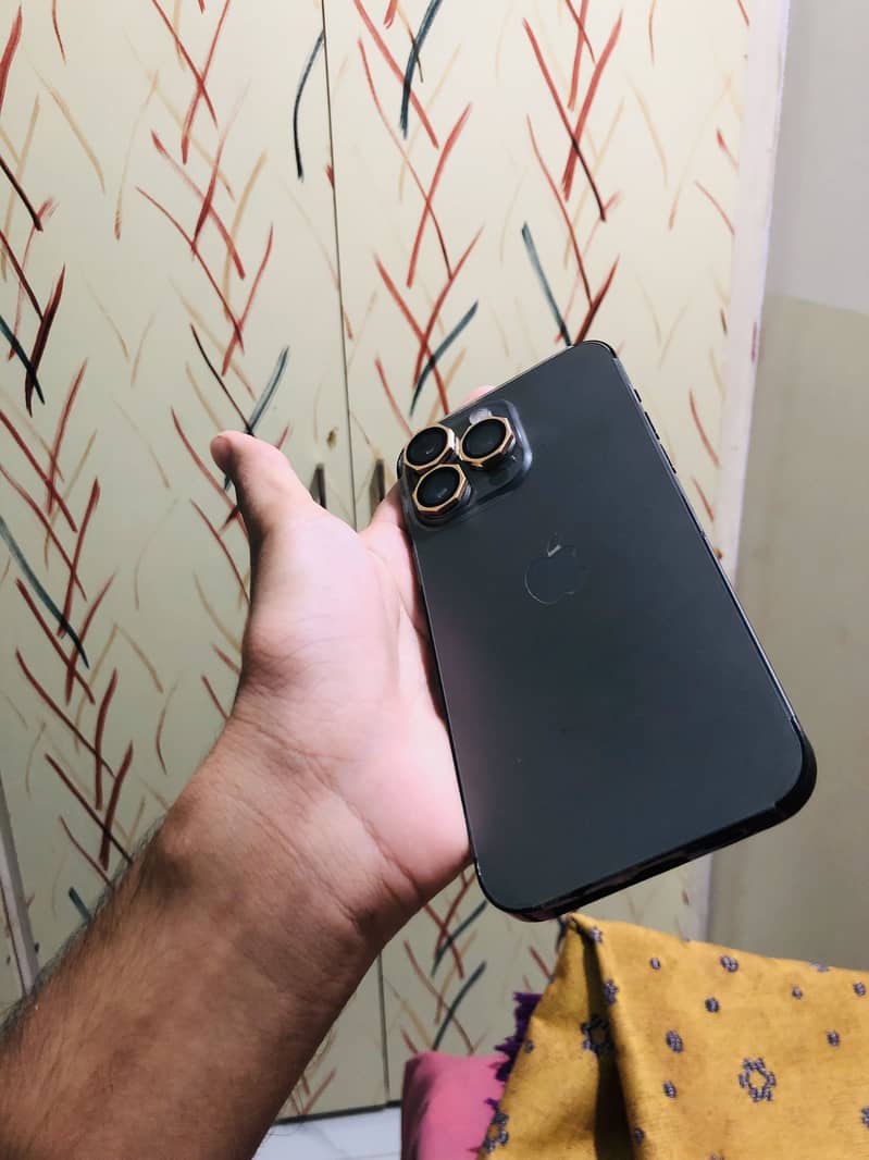 iPhone 14 pro max 3