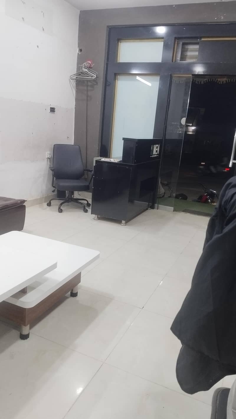 Men saloon 3