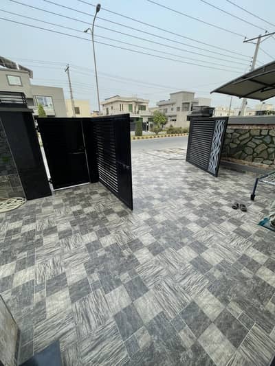 10 MARLA FULL HOUSE AVAILABLE FOR RENT IN CENTRAL PARK HOUSING SCHEME LAHORE