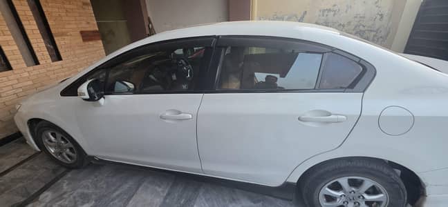 Honda Civic 1.8 i-VTEC Oriel (2015) – Genuine Condition
