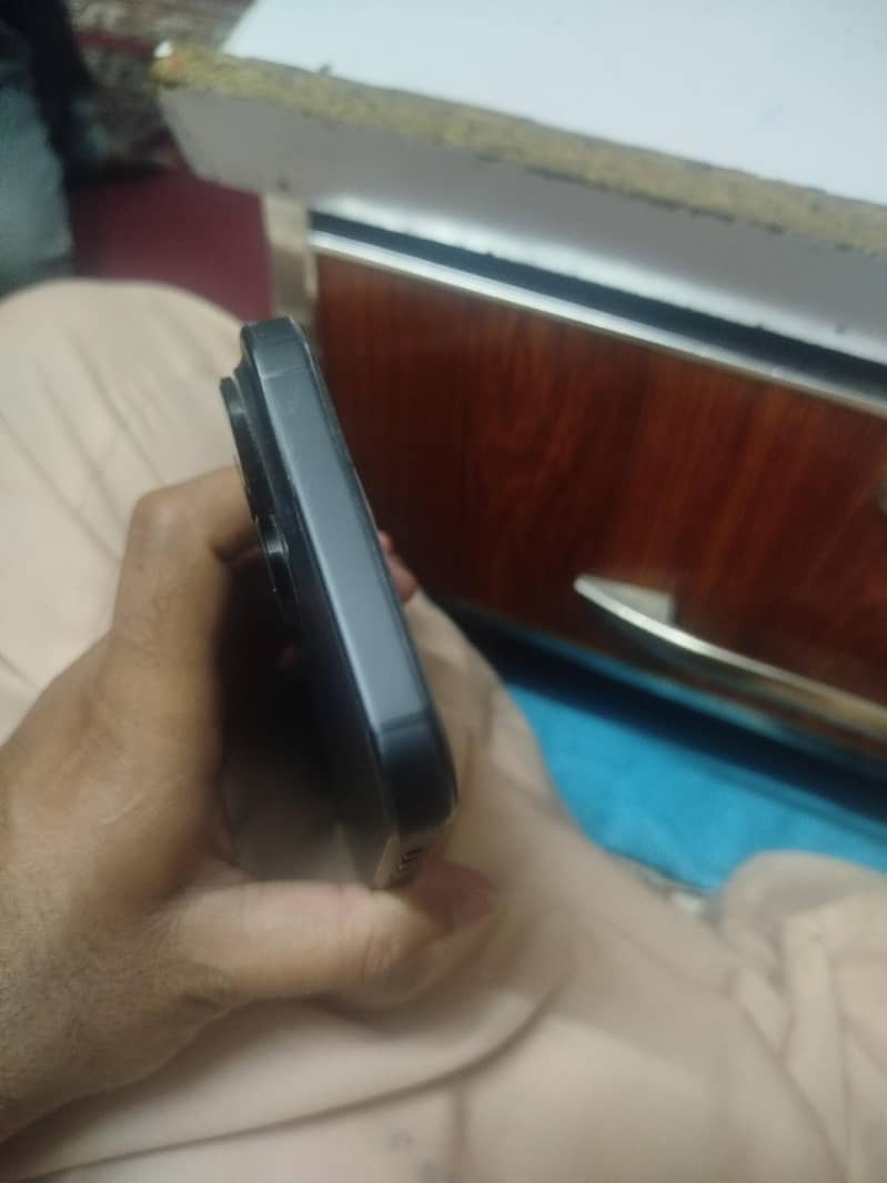 iPhone 15 pro max 2