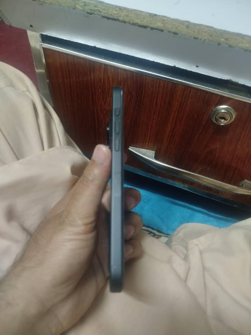 iPhone 15 pro max 4