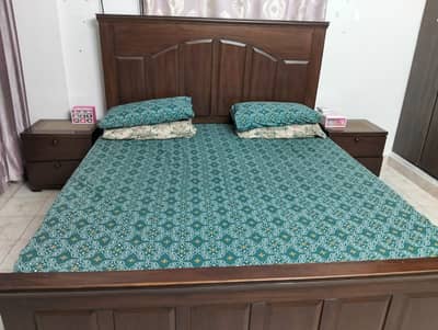 Wooden Queen Size Bed Set With Side tables