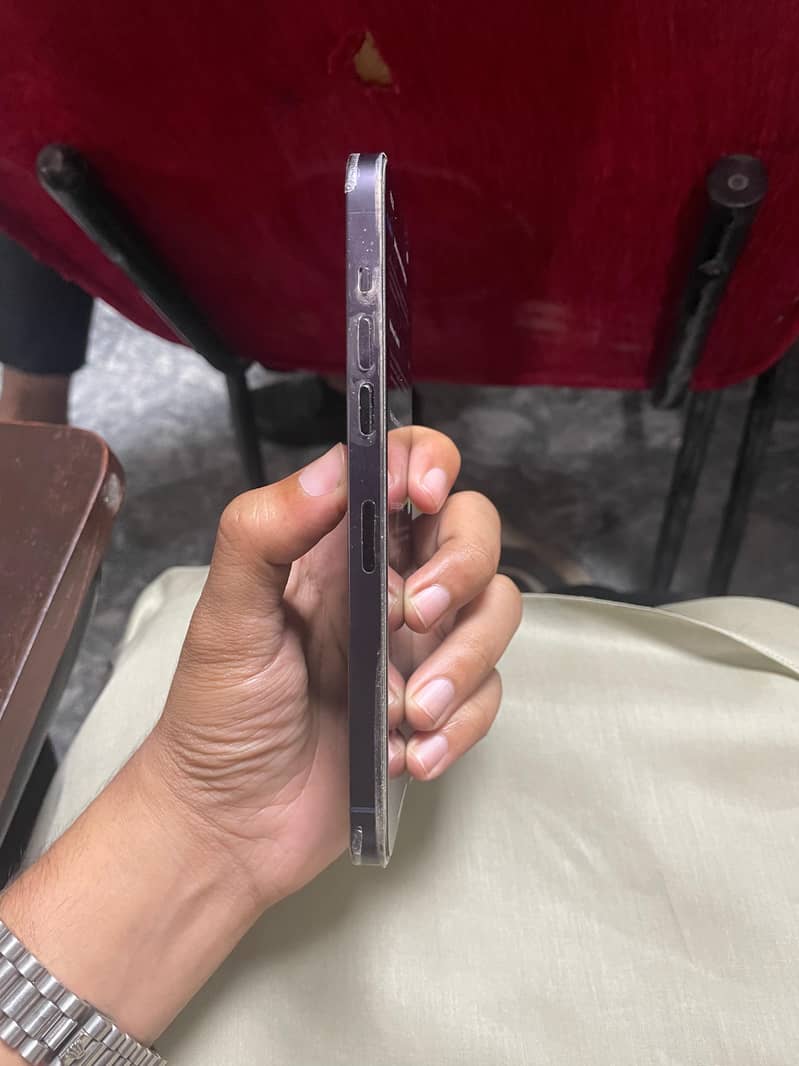 iPhone 14 pro max 4