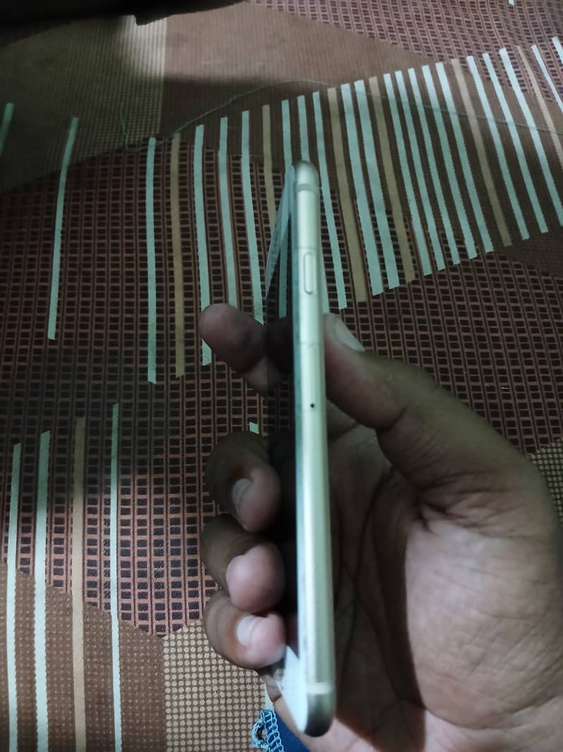 Apple iPhone 8 3