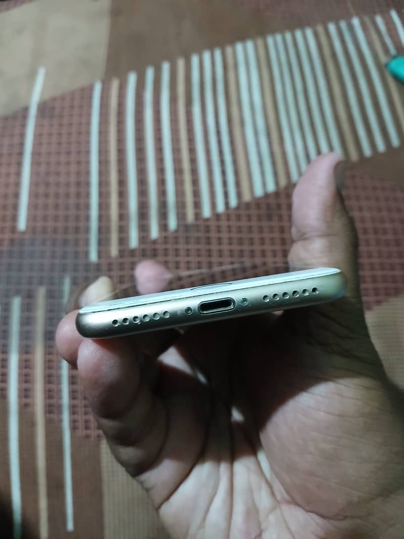 Apple iPhone 8 4