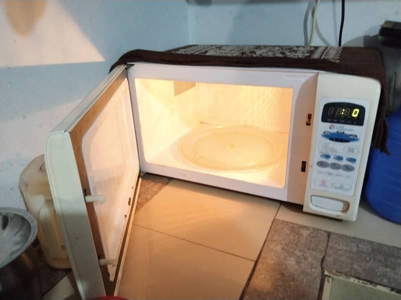 Dawlance microwave 1