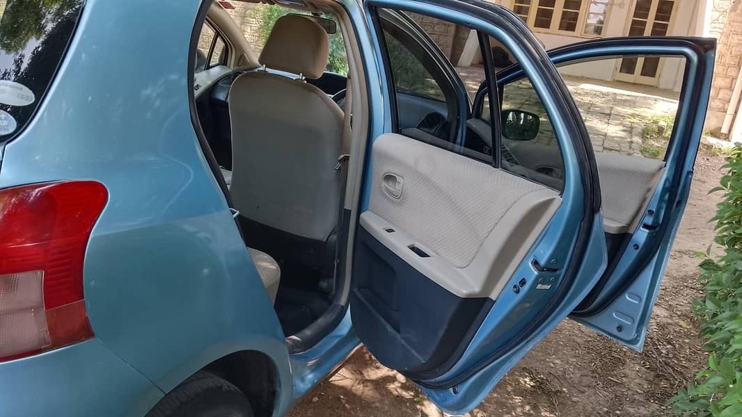vitz car 10