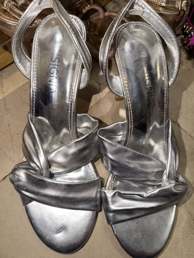 Insignia heels