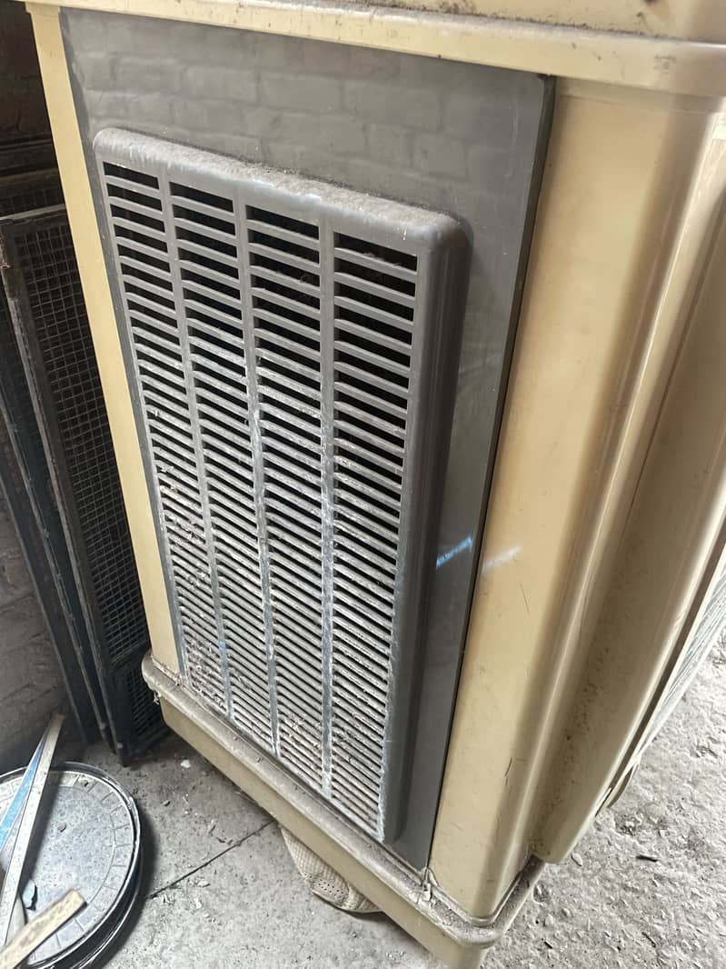 Plastic body full size cooler 1