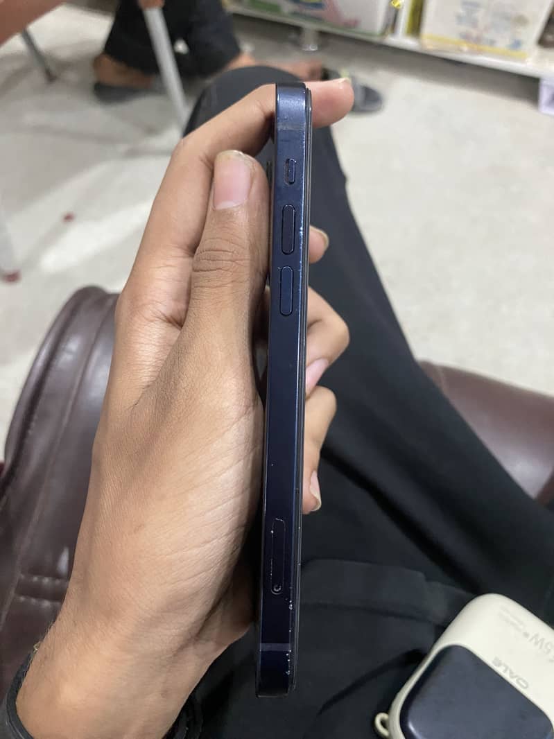 iPhone 12 3