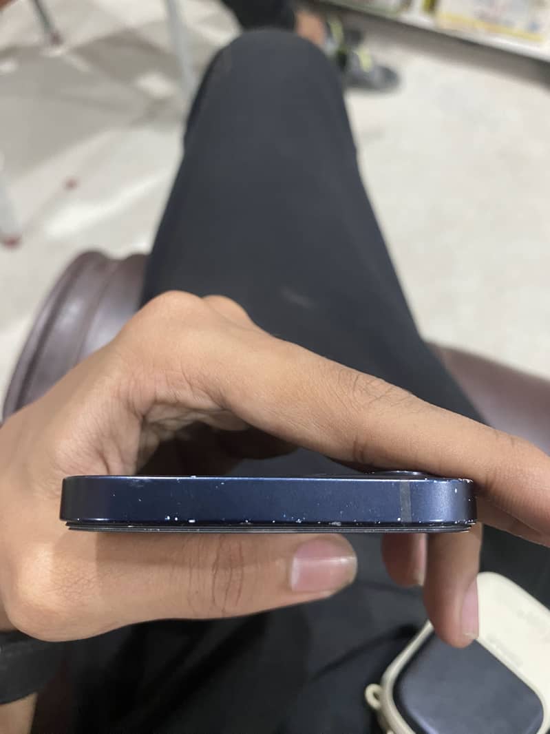 iPhone 12 4