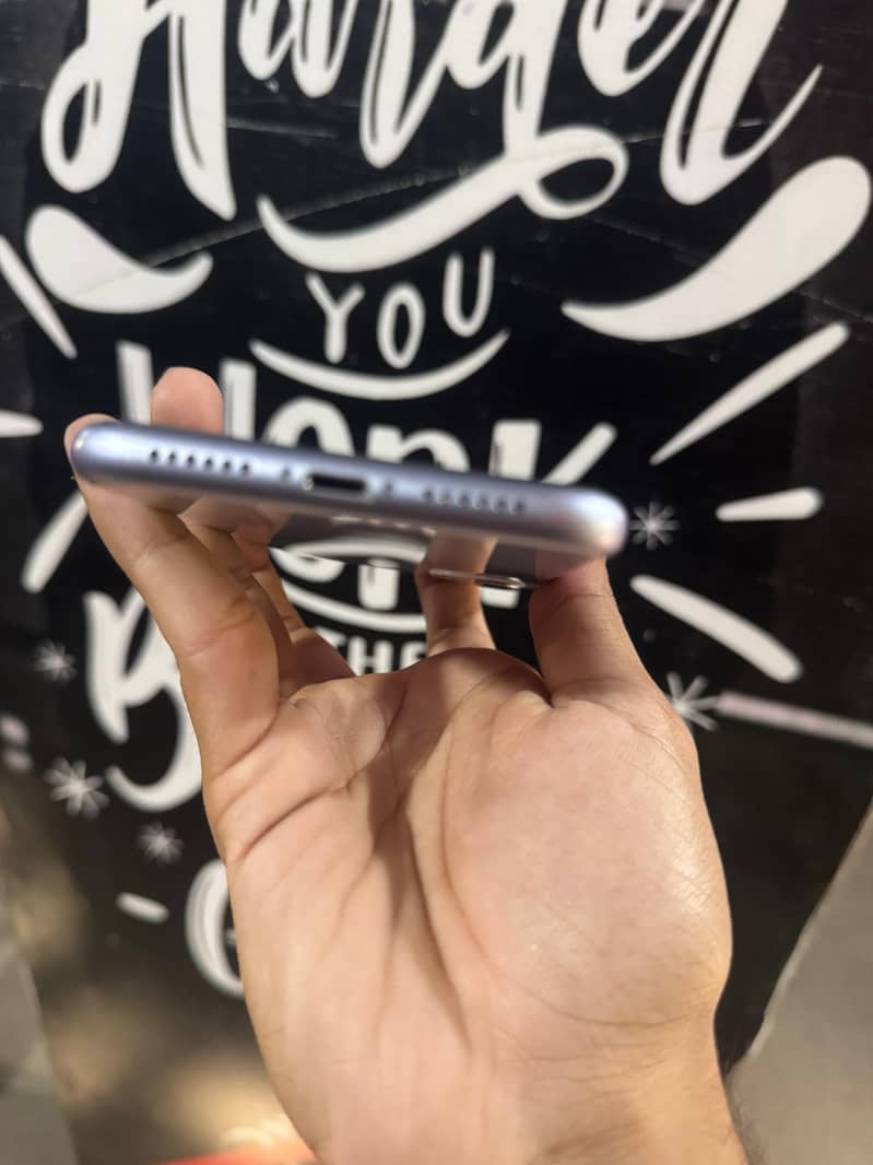 iPhone 11 3