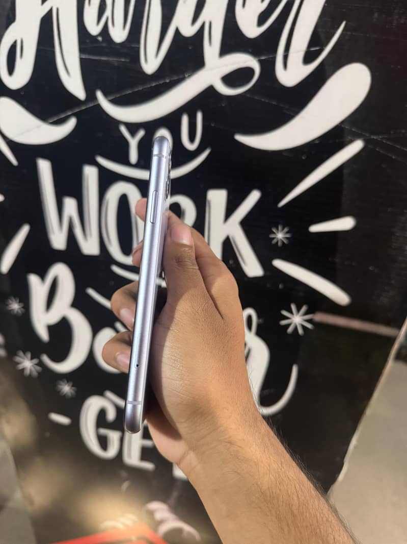 iPhone 11 4