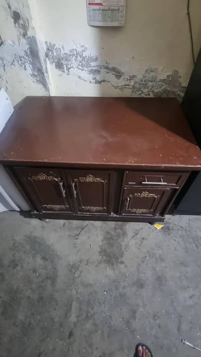 Table | Wooden table | Table in excellent condition