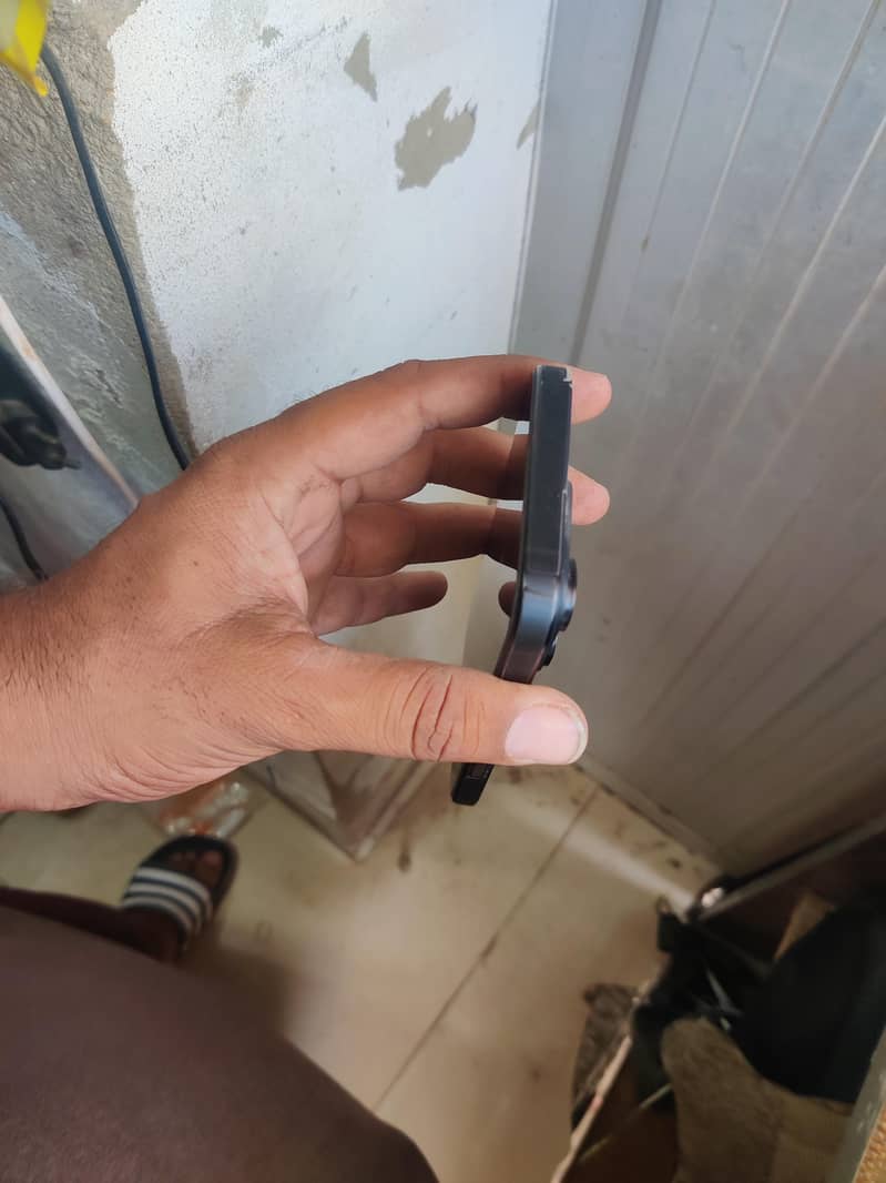 Iphone 16 pro I cloud lock 4