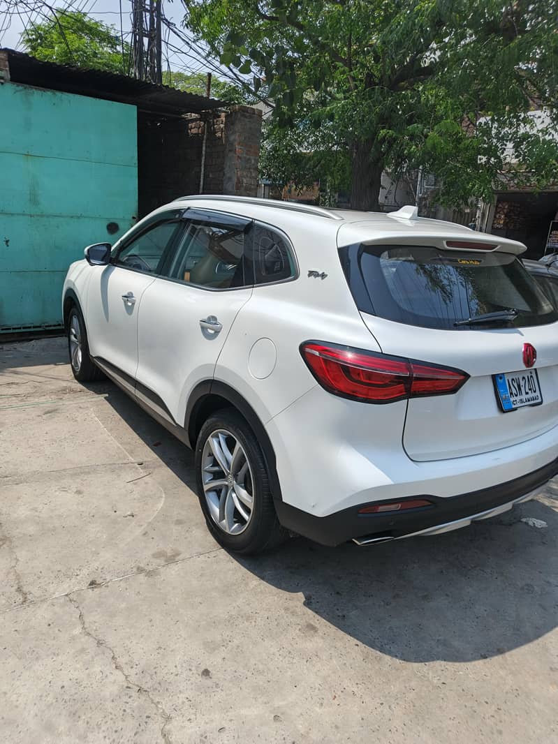 MG HS 8
