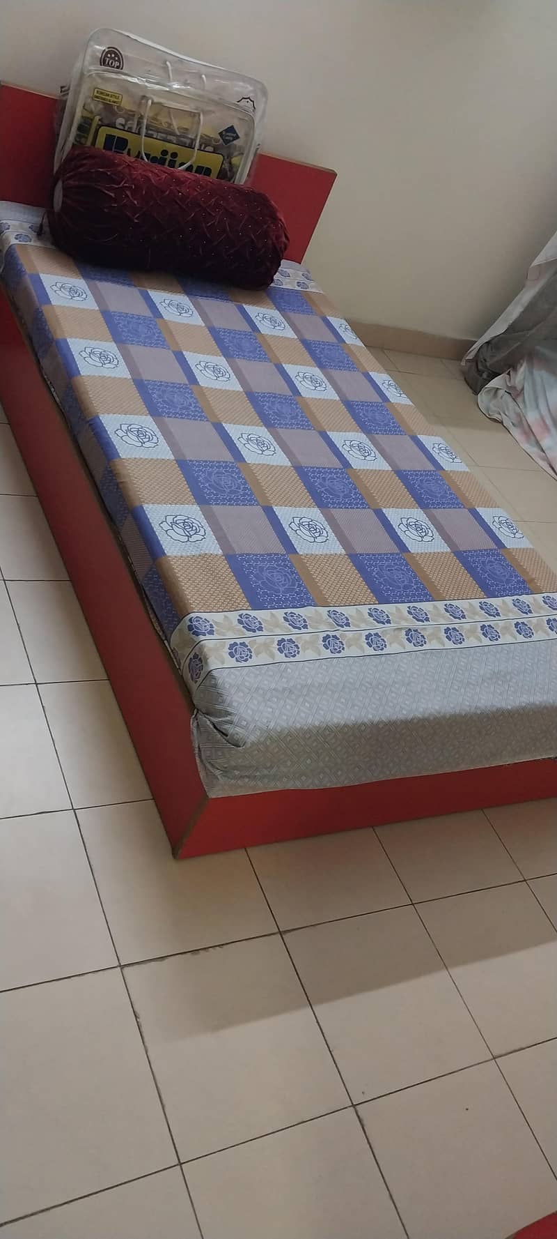 single Bed with Matters 0