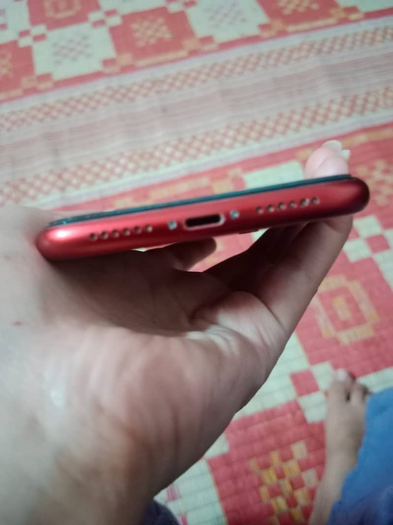 iPhone XR 4