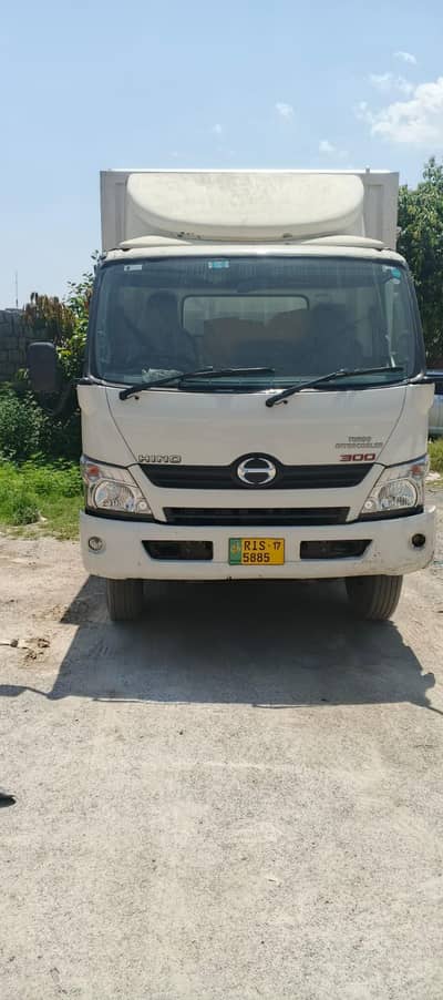 Hino dutro 2017
