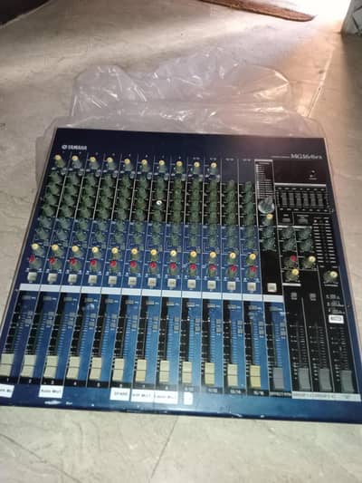 Mixer console Yamaha