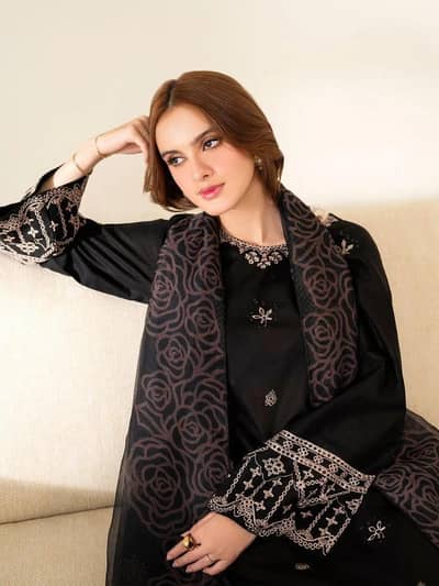 Black lawn suit for women's