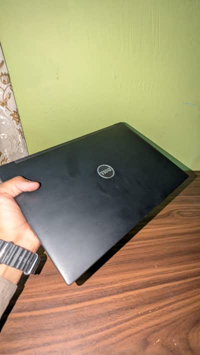 i5 8 generation dell laptop 10/10 hy .
