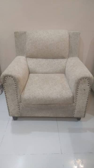 SEVEN SEATERS SOFA FOR SALE IN GOOD CONDITION
