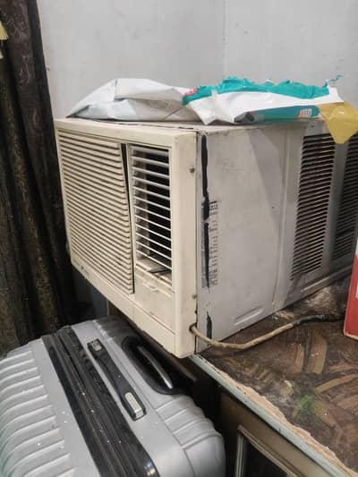 window AC for sale with cheap price and Good condition
