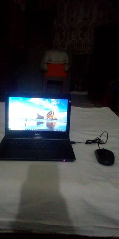 Acer Chromebook c740, charger only & external mouse