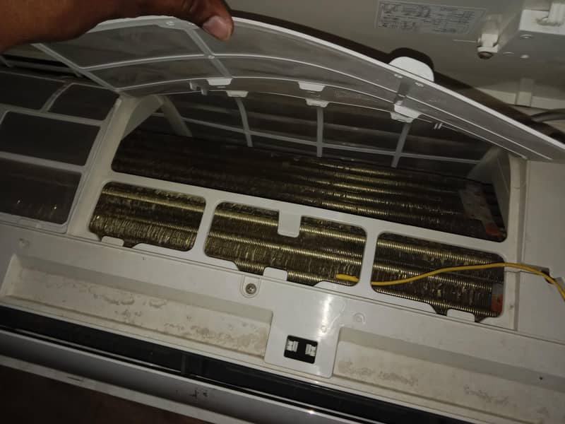 good condition ac unit 1