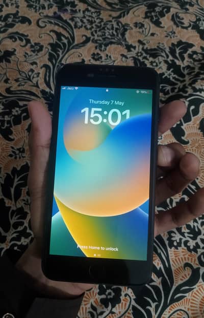 iPhone 8 Plus Factory Unlocked sim used– 10/10 Condition