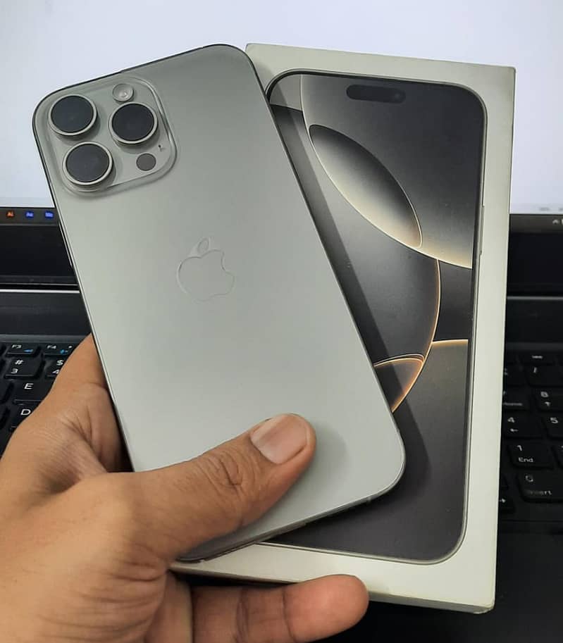 Apple iPhone 16 Pro Max 0